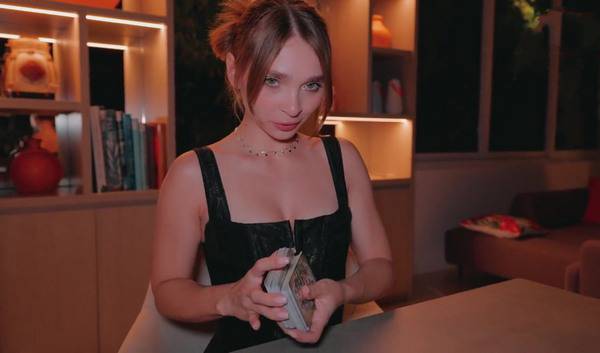 Пришел к гадалке получить расклад на любовь. А она его захотела трахнуть!