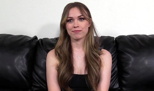 Четко штурмует молоденькую задницу порно модели во время кастинга