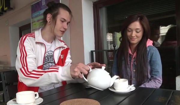 Девушки, за любые угощение в ресторане расплачиваться придётся сладкой дыркой